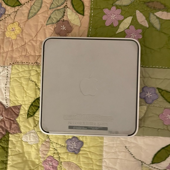 First Generation Apple TV - Picture 3 of 4